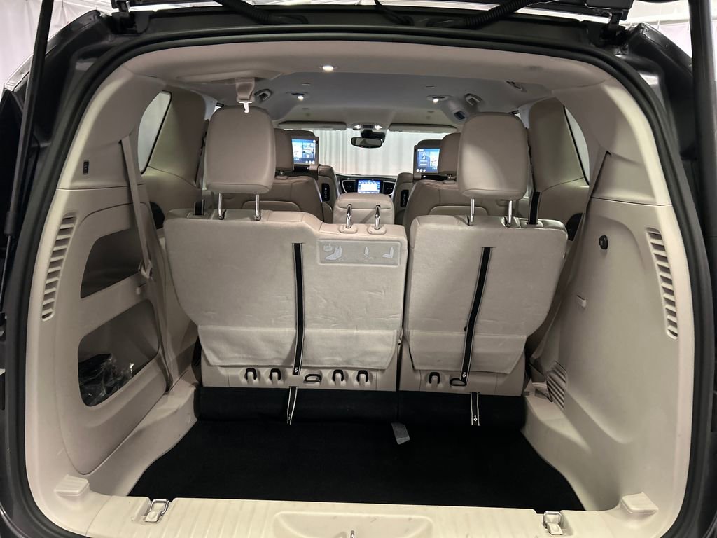 Used 2020 Chrysler Pacifica Touring-L Plus w/ Advanced Safetytec Group FWD image 26