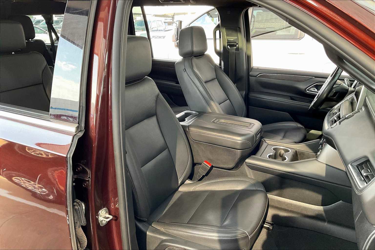 Used 2023 Chevrolet Suburban LT w/ LT Signature Package image 9