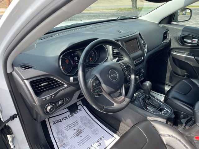 Used 2019 Jeep Cherokee Latitude Plus w/ Comfort/Convenience Group image 11