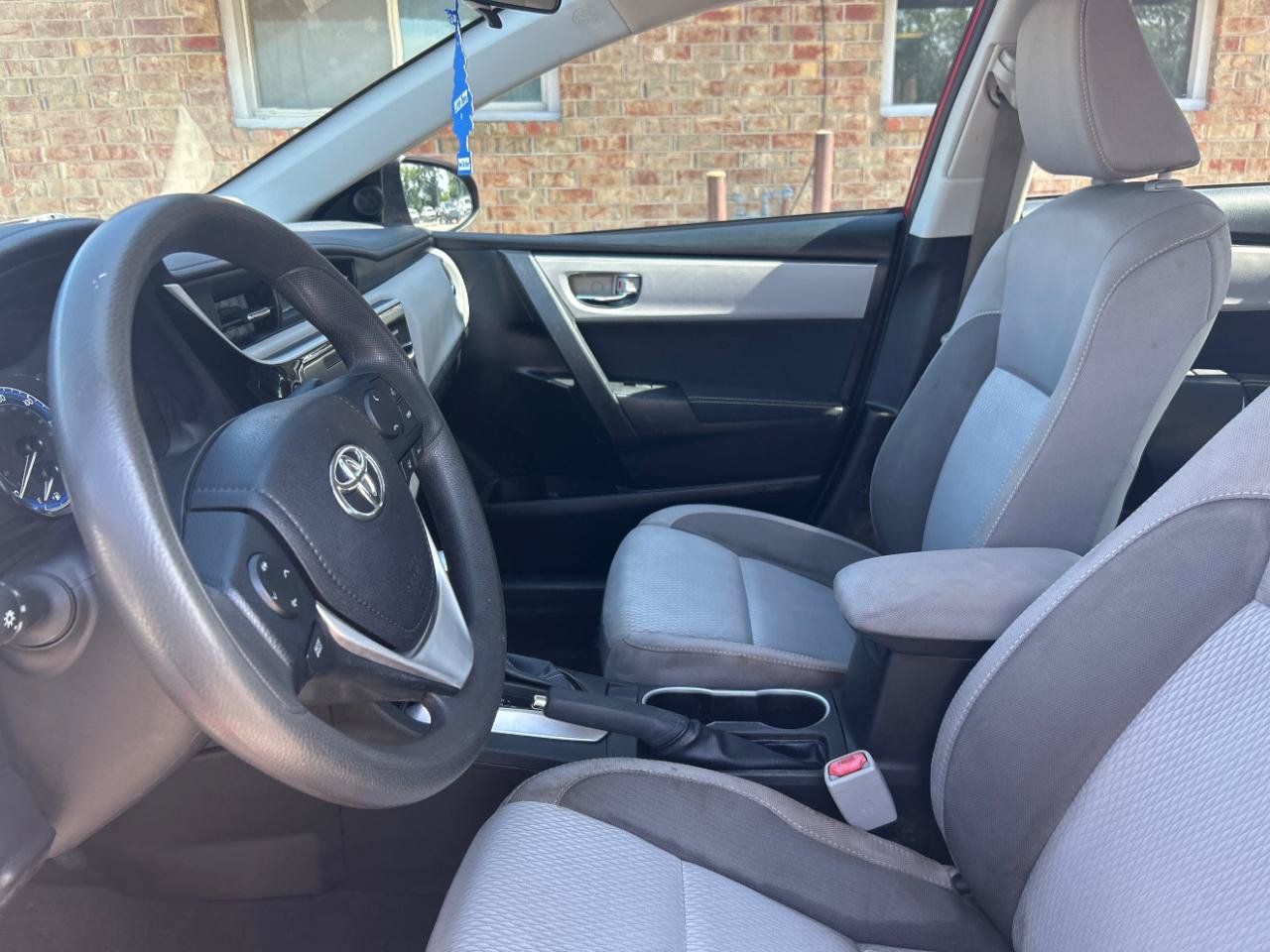 Used 2017 Toyota Corolla LE w/ Body Protection Package FWD image 18