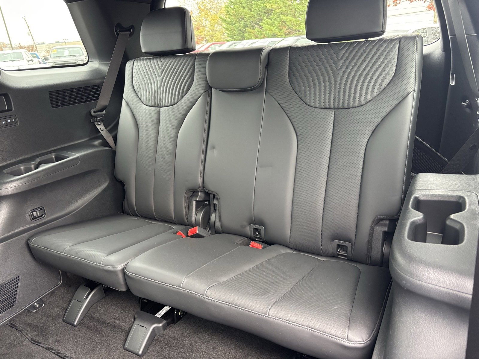 Used 2024 Hyundai Palisade Calligraphy image 18