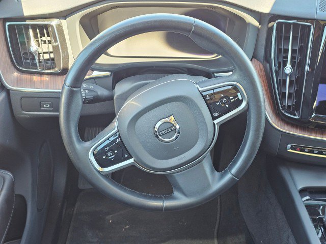 Used 2023 Volvo XC60 B5 Plus AWD/4WD image 26