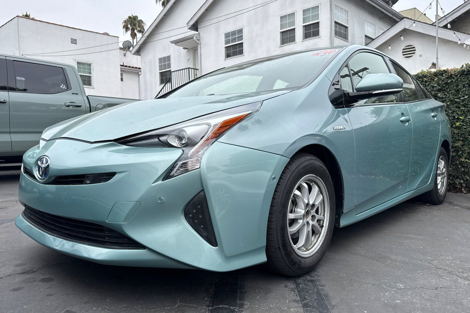 Used 2017 Toyota Prius Two w/ Prius Two Safety Plus Package FWD image 3