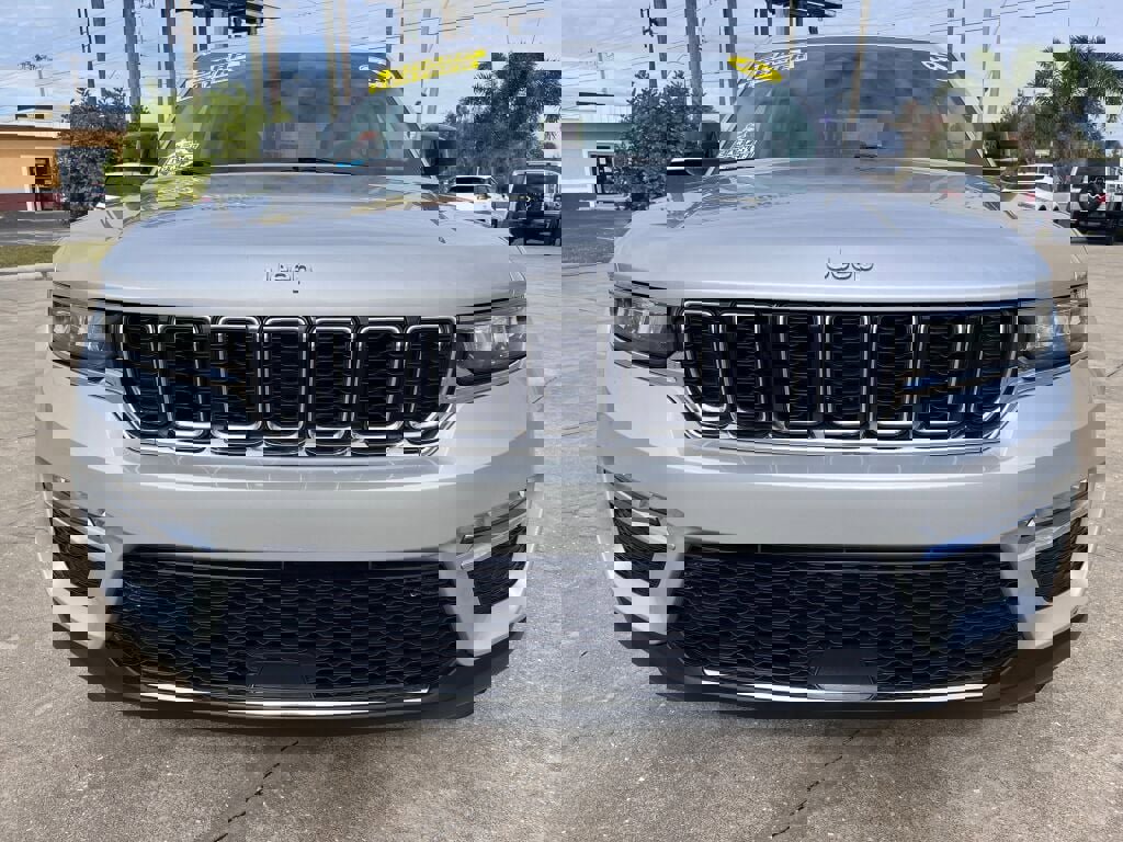 Used 2023 Jeep Grand Cherokee Limited image 8