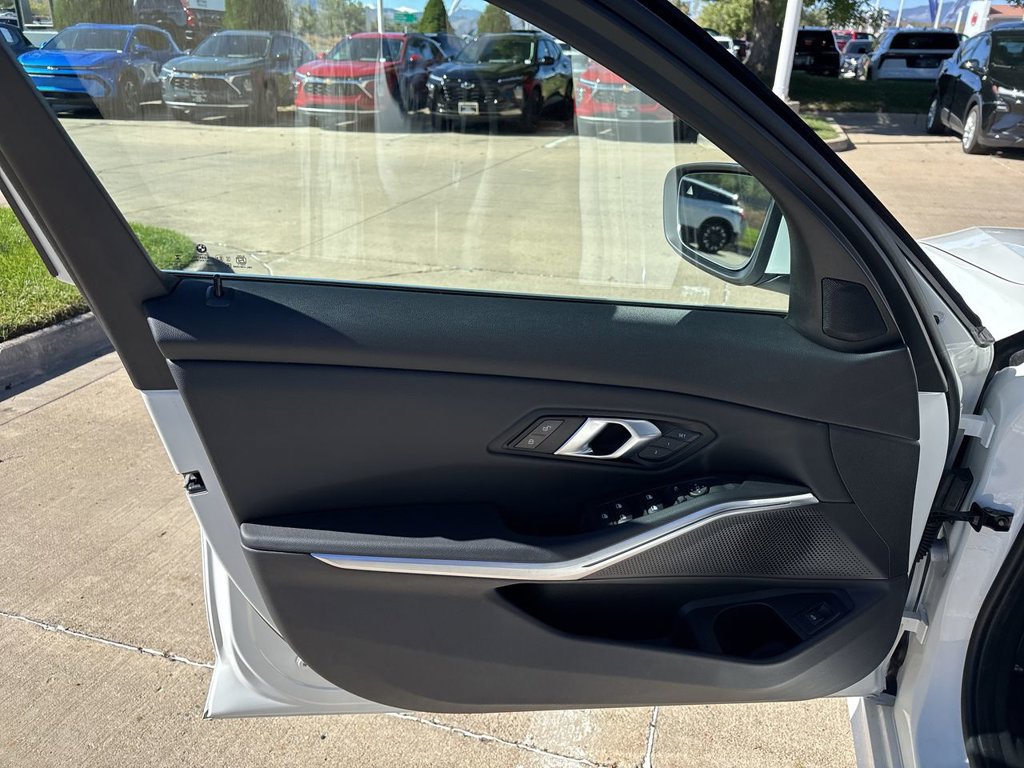 Used 2026 BMW 330i xDrive Sedan AWD/4WD image 28