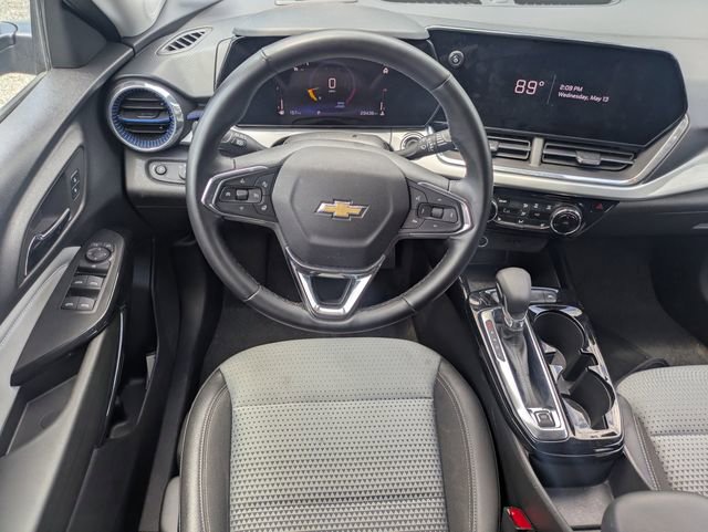 Used 2025 Chevrolet Trax LT w/ LT Convenience Package FWD image 46