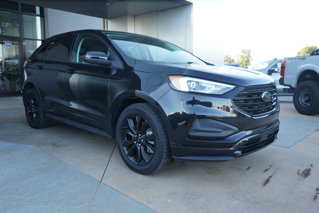 Certified 2024 Ford Edge SE w/ Black Appearance Package AWD/4WD image 3