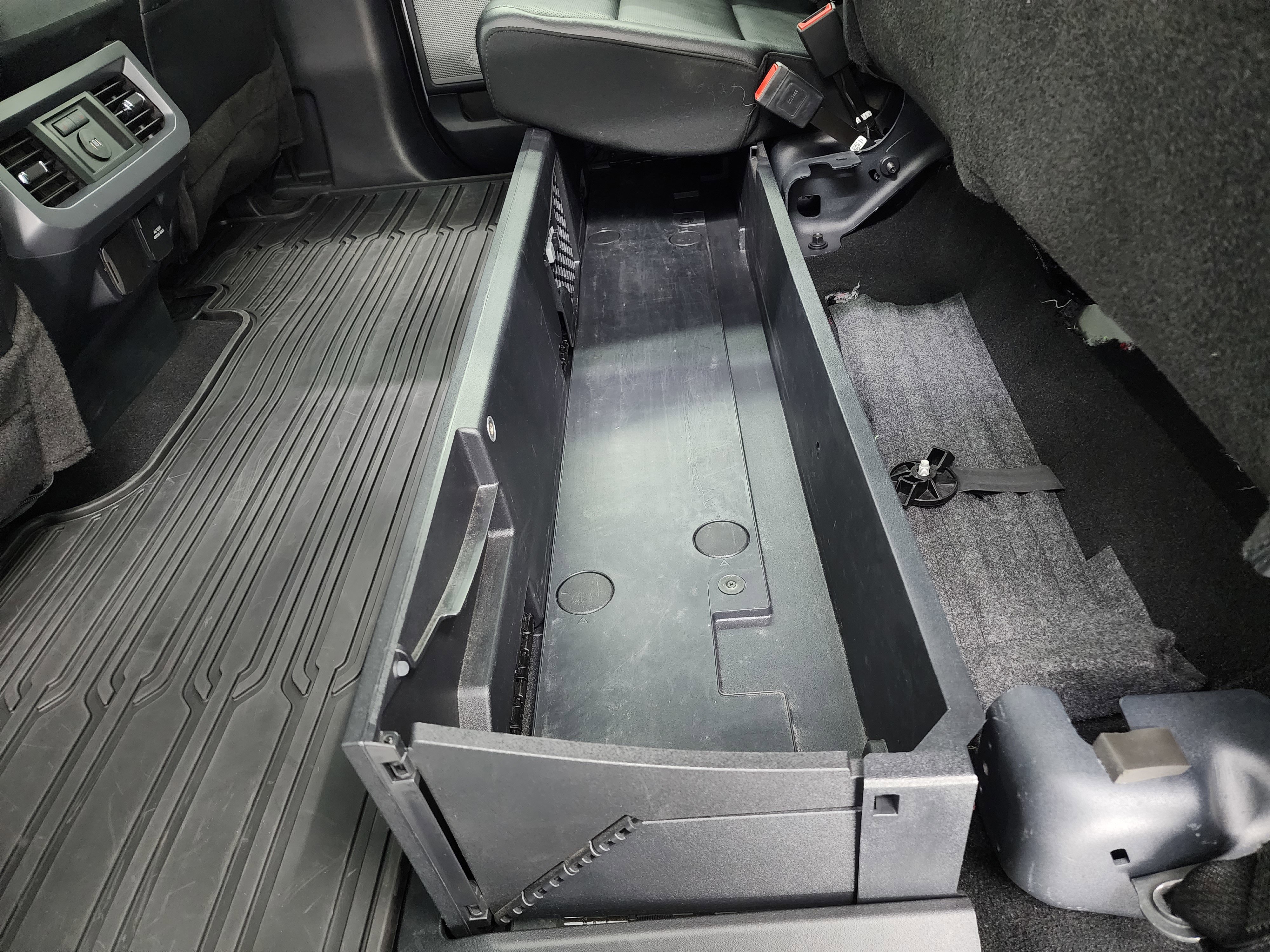 Used 2024 Ford F250 Lariat w/ Chrome Package image 40