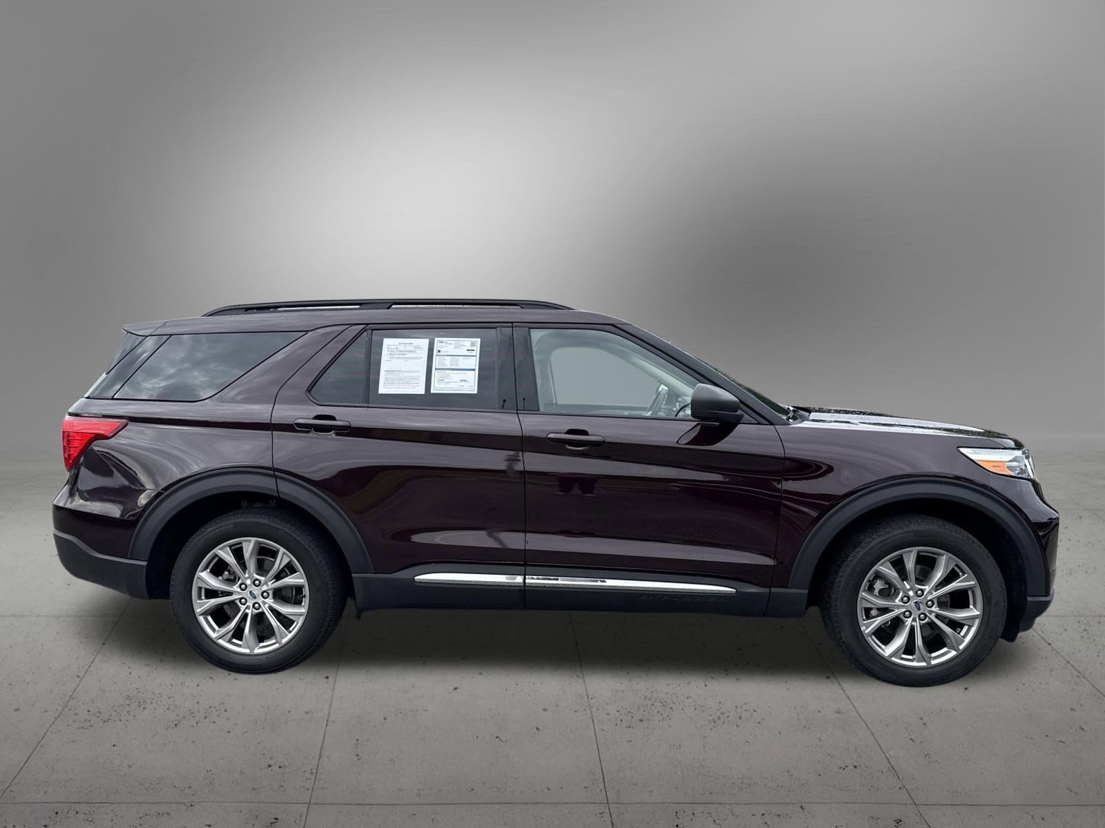Certified 2023 Ford Explorer XLT w/ Equipment Group 202A AWD/4WD image 5
