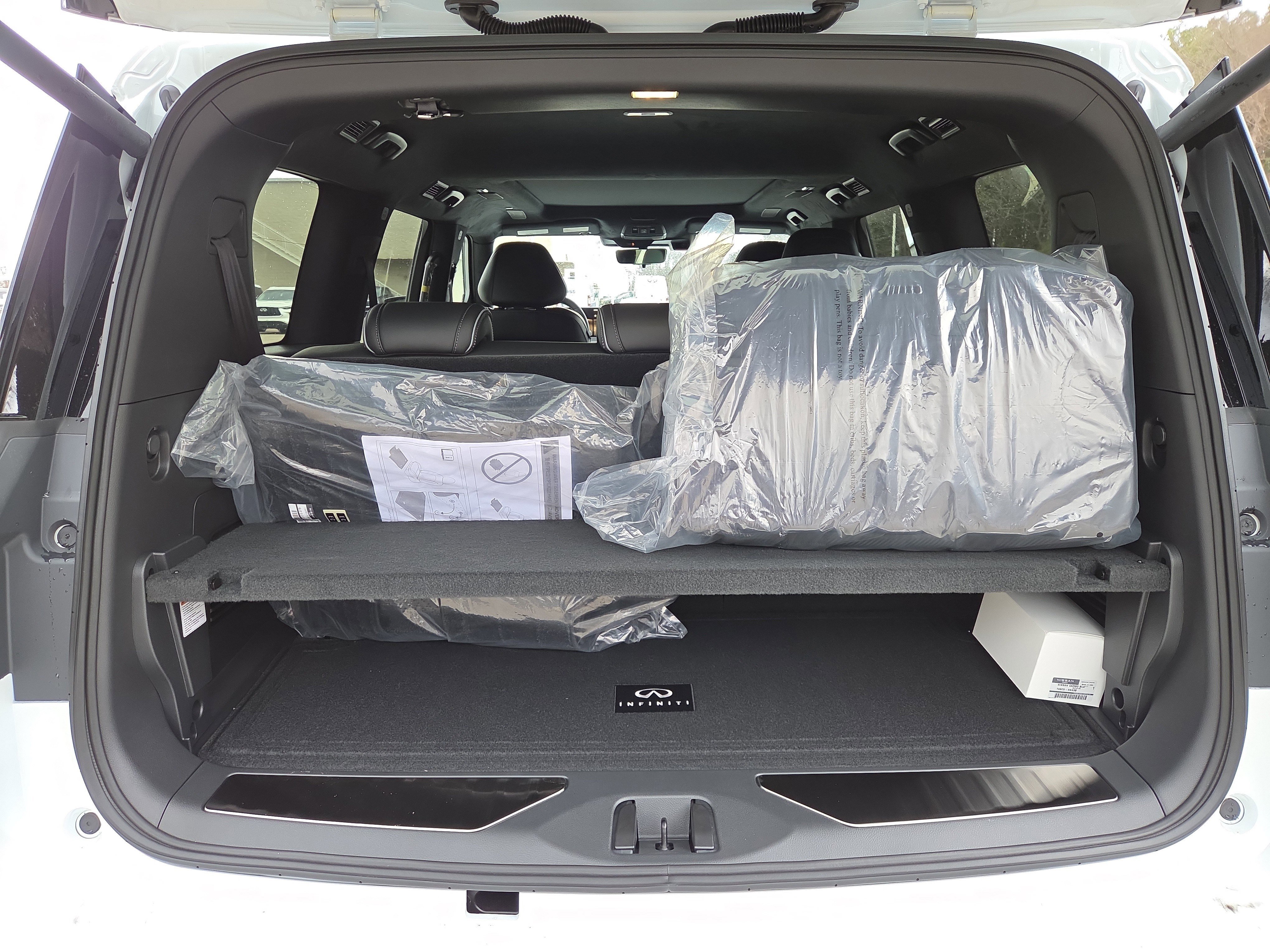 New 2026 INFINITI QX80 Autograph w/ Premium Cargo Package image 9