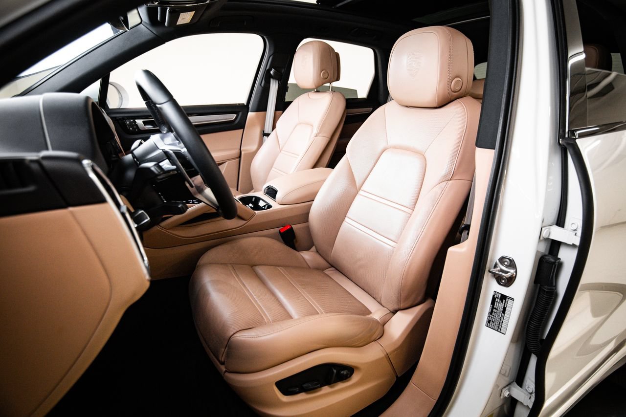 Certified 2023 Porsche Cayenne Platinum Edition AWD/4WD image 5