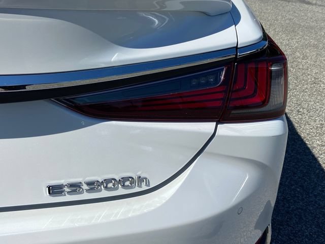 Used 2023 Lexus ES 300h w/ Luxury Package FWD image 31