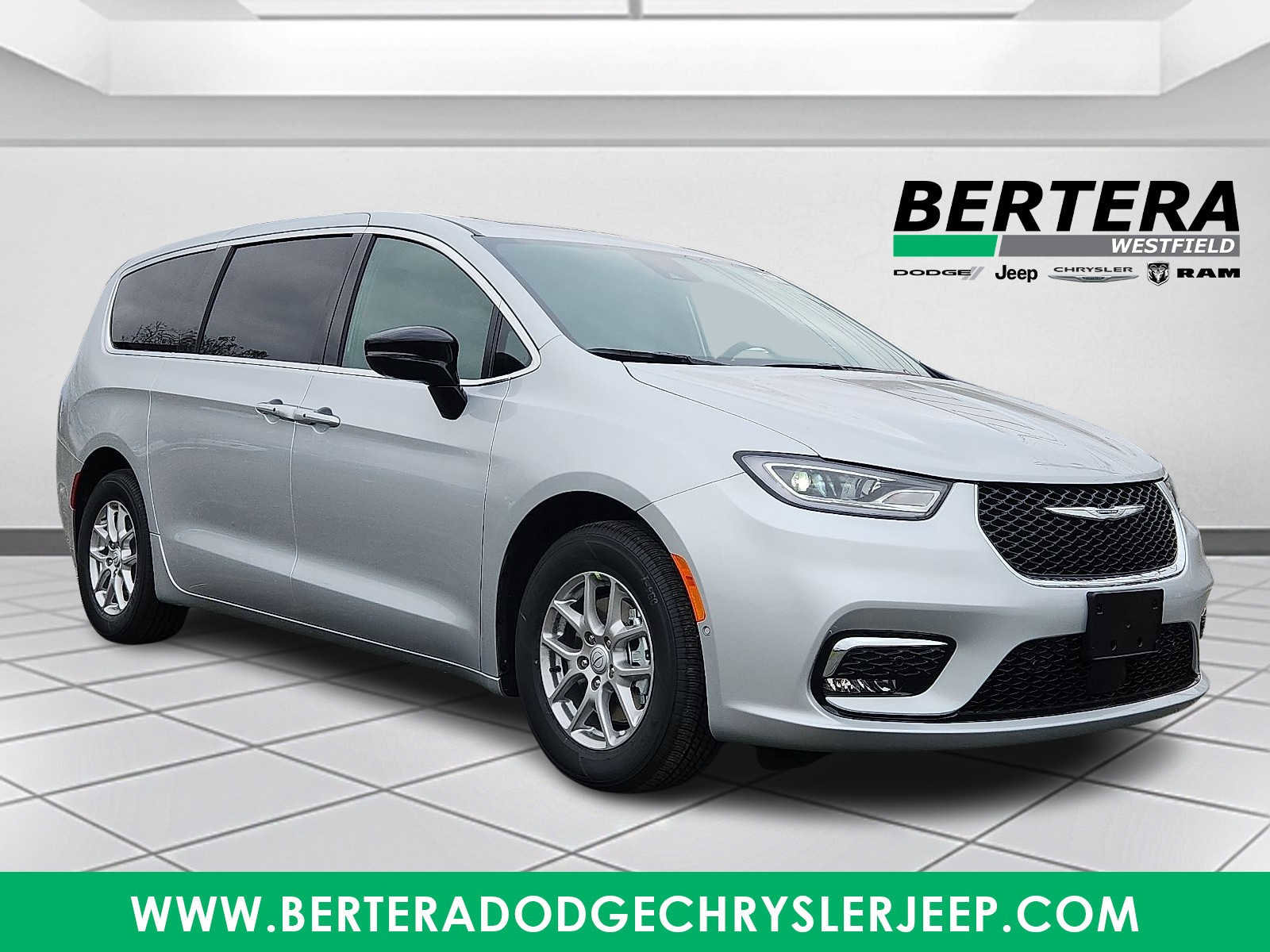 New 2026 Chrysler Pacifica Select image 1