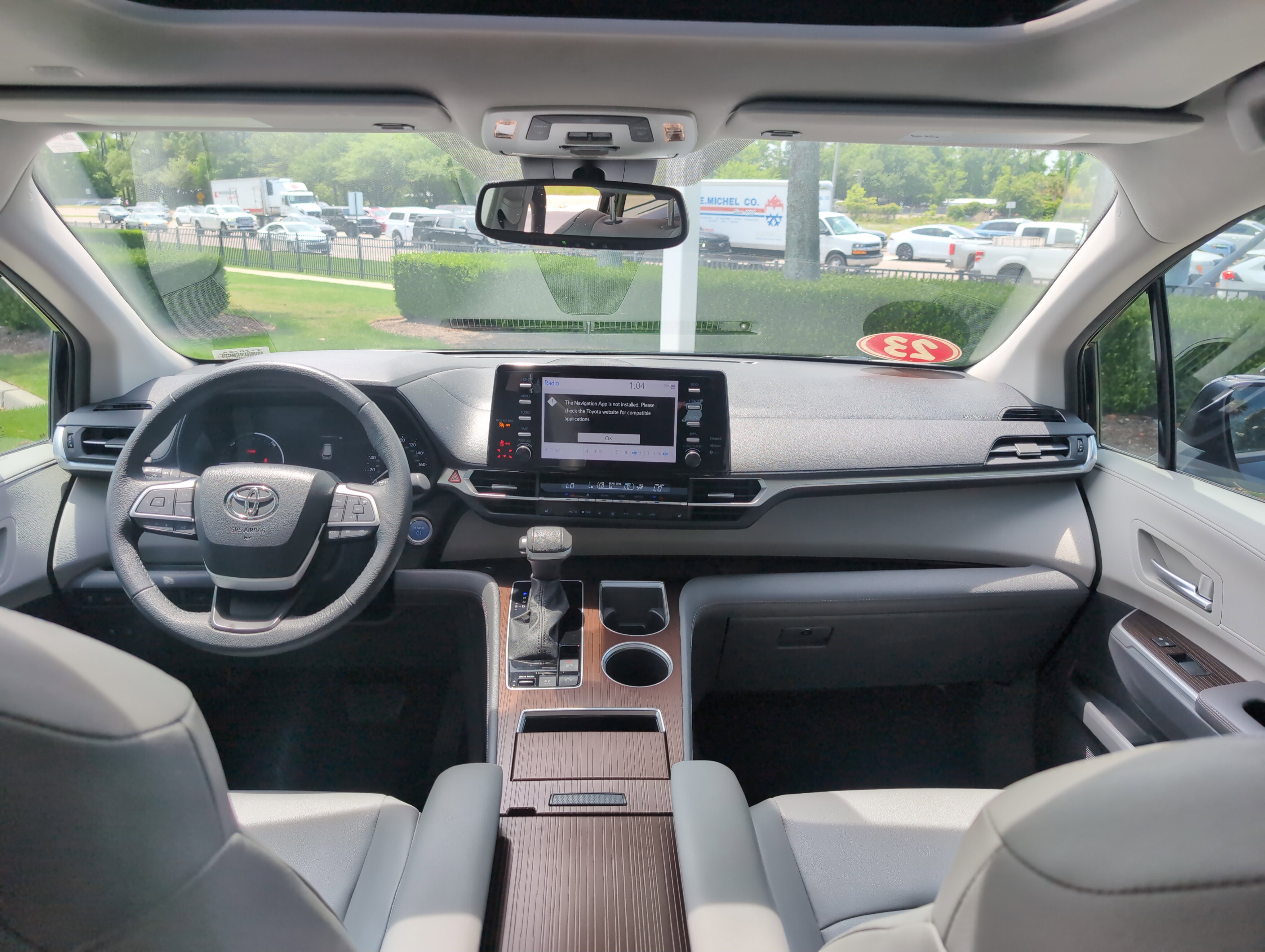 Certified 2023 Toyota Sienna XLE FWD image 28