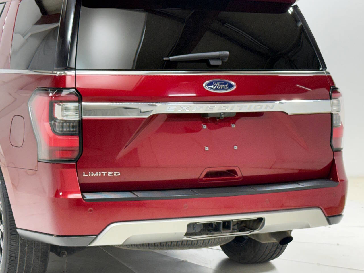 Used 2019 Ford Expedition Limited w/ Driver Assistance Package RWD image 12