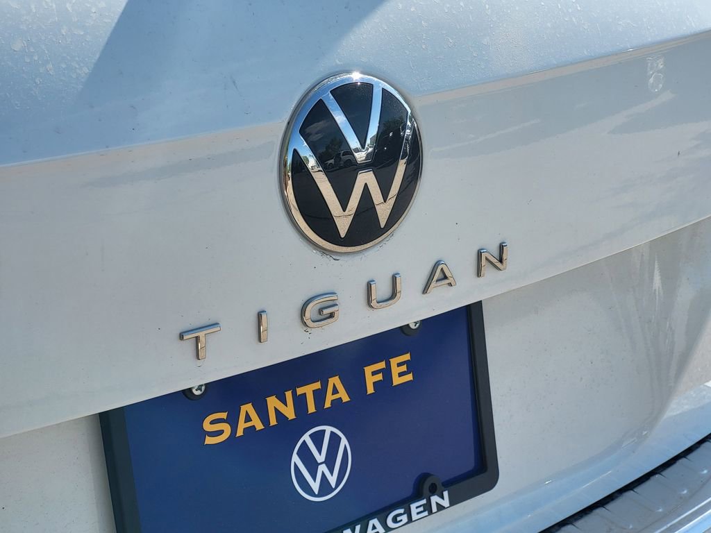 Used 2022 Volkswagen Tiguan SE w/ Panoramic Sunroof Package FWD image 29