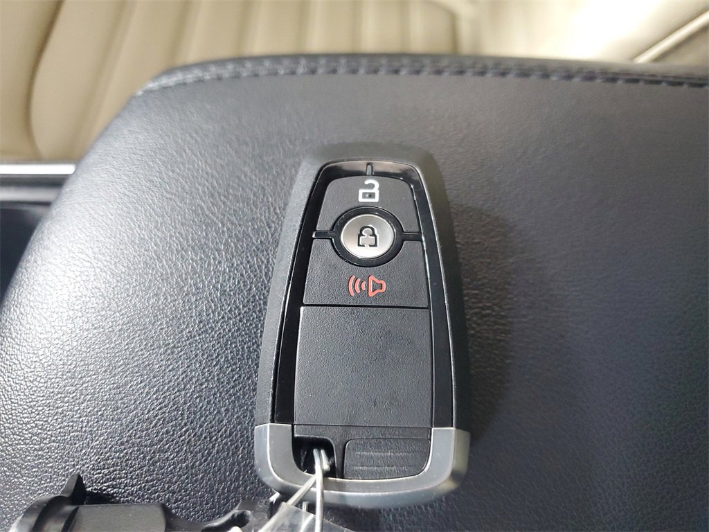 Used 2020 Ford Edge SEL image 26