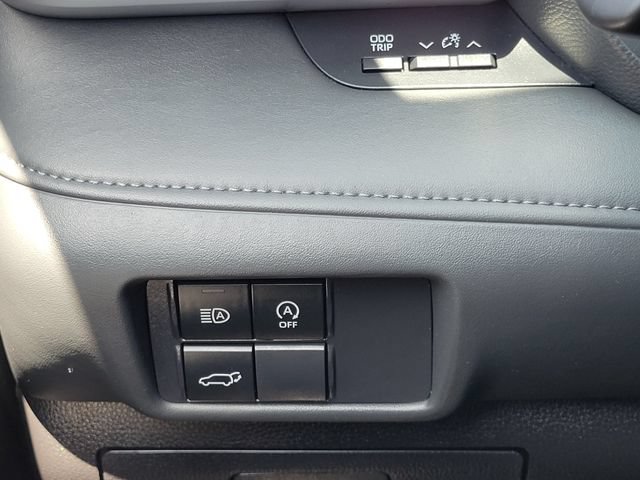 Used 2025 Toyota Highlander LE FWD image 14