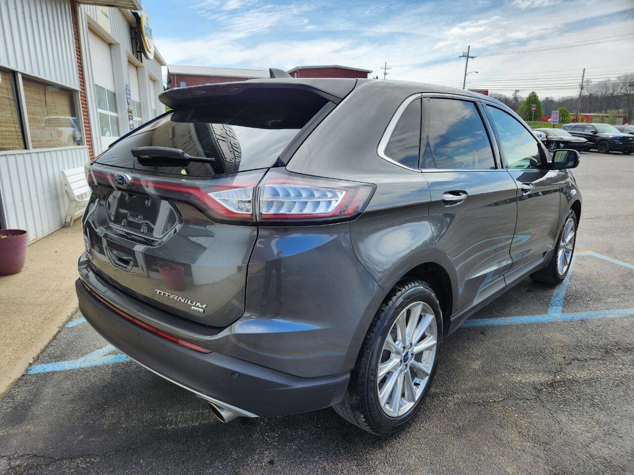 Used 2017 Ford Edge Titanium w/ Equipment Group 301A AWD/4WD image 7