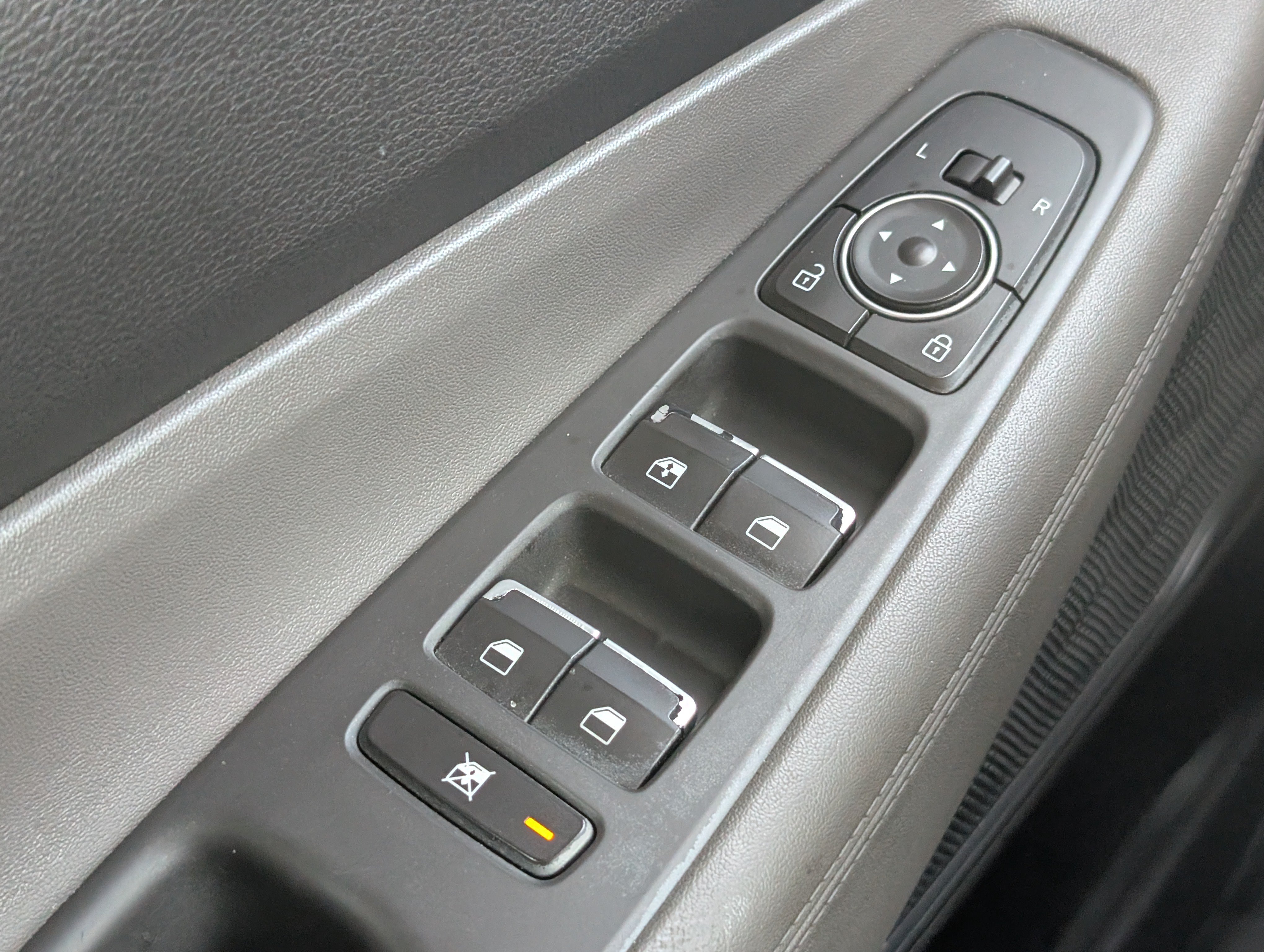 Used 2020 Hyundai Santa Fe SE AWD/4WD image 13