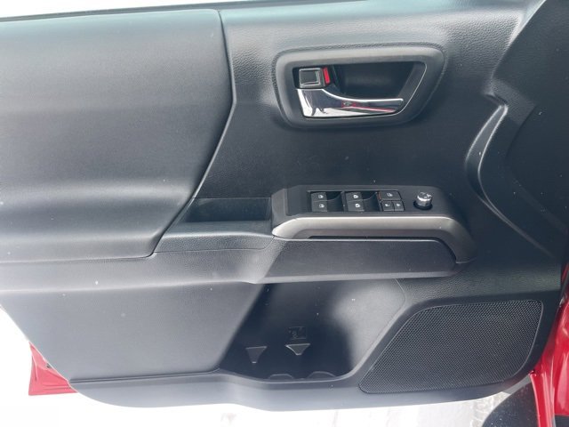 Used 2018 Toyota Tacoma TRD Sport image 19