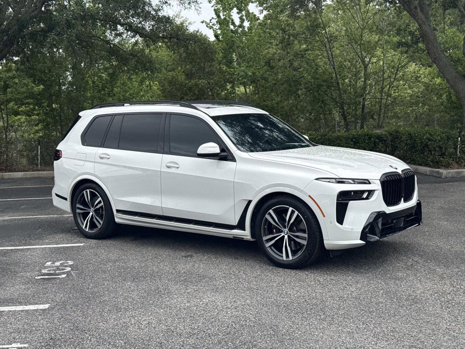 Used 2023 BMW X7 xDrive40i w/ M Sport Package image 2