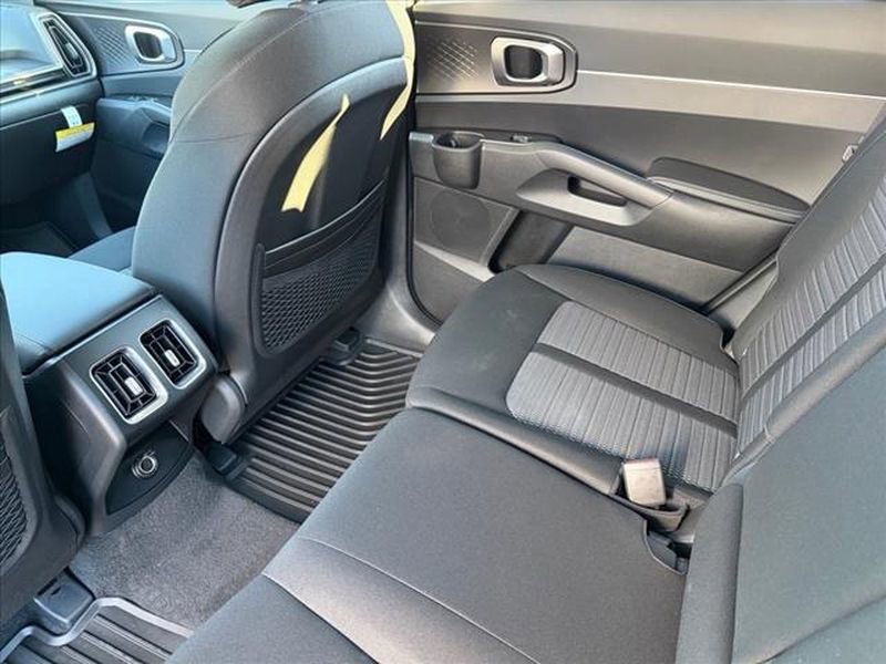 New 2026 Kia Sorento LX image 13