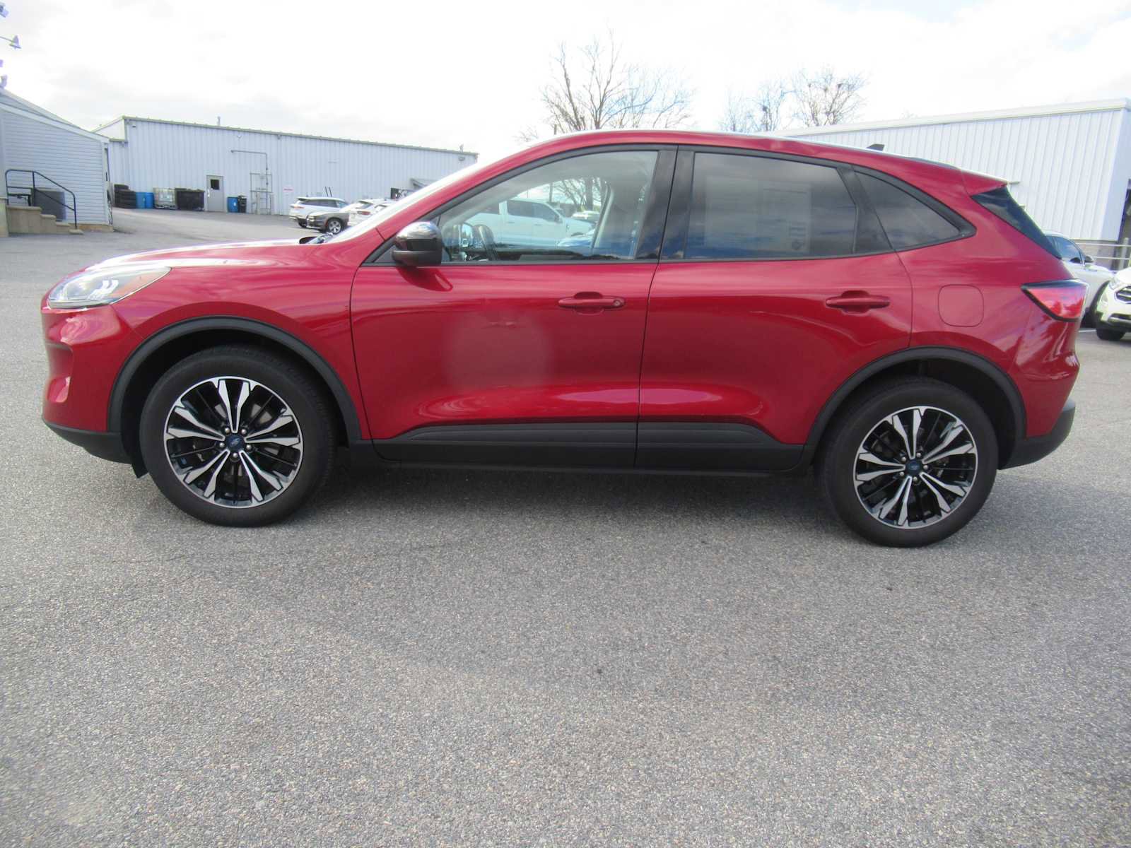 Used 2022 Ford Escape SE w/ SE Sport Appearance Package image 7