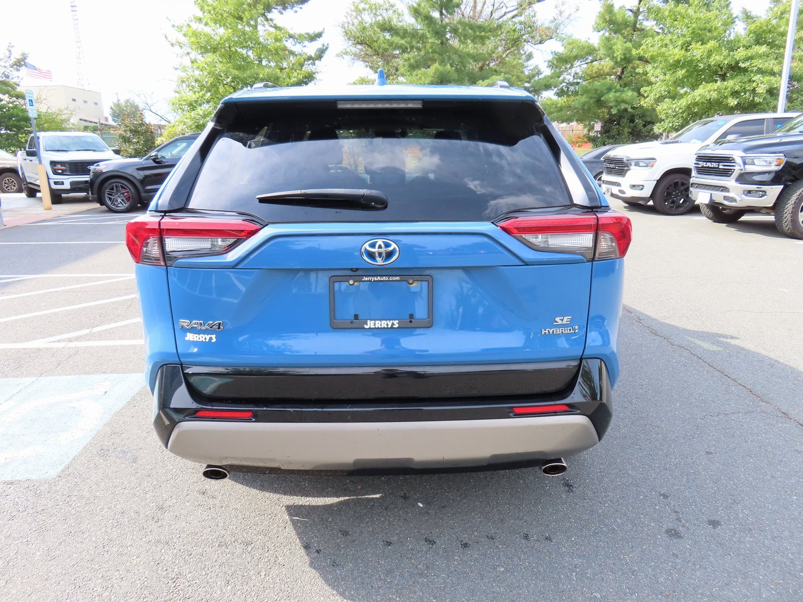 Used 2022 Toyota RAV4 SE w/ Convenience Package image 5