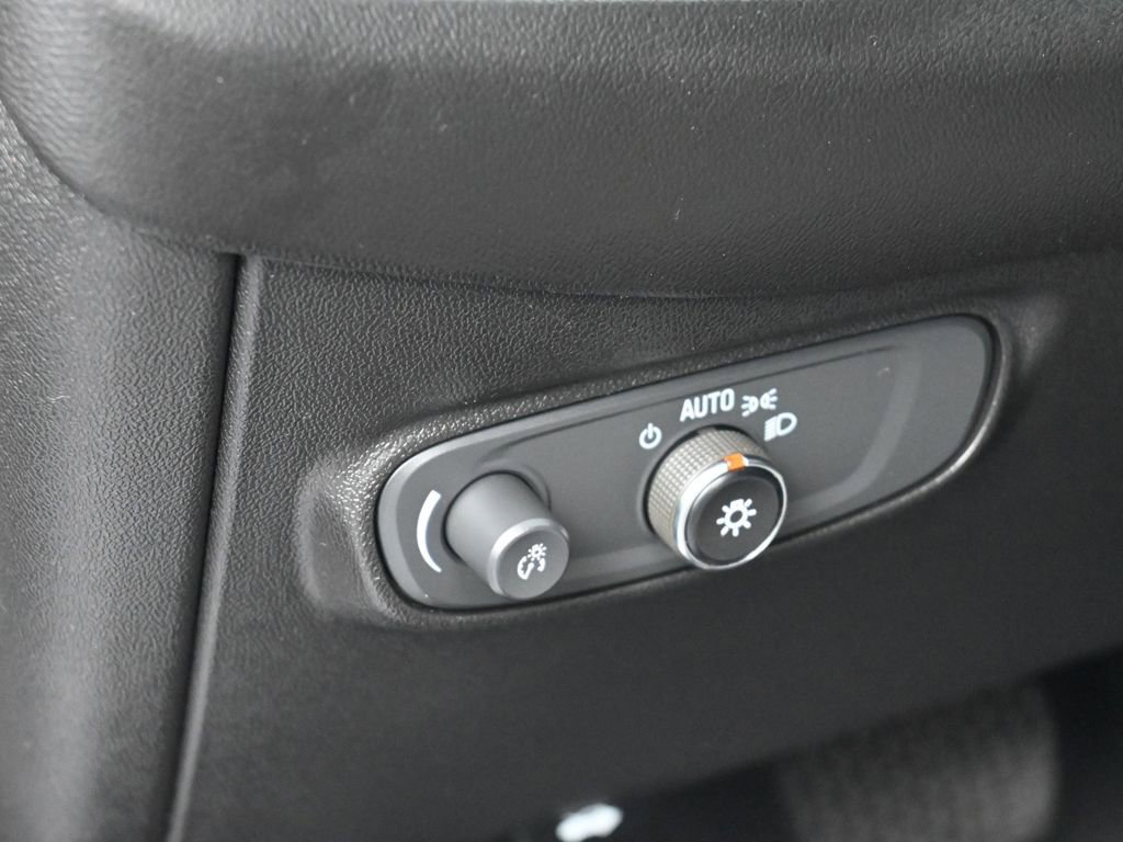 Used 2020 Chevrolet Equinox LS image 14