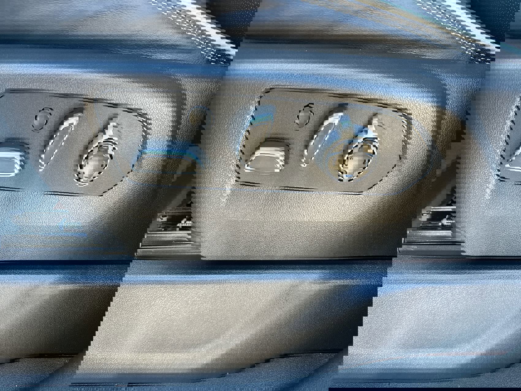 Used 2025 GMC Sierra 1500 AT4X image 12