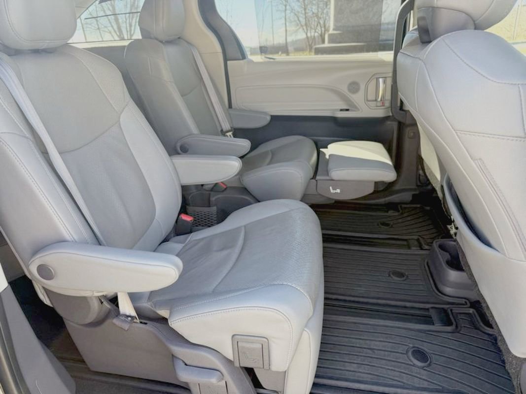 Used 2021 Toyota Sienna Limited FWD image 44