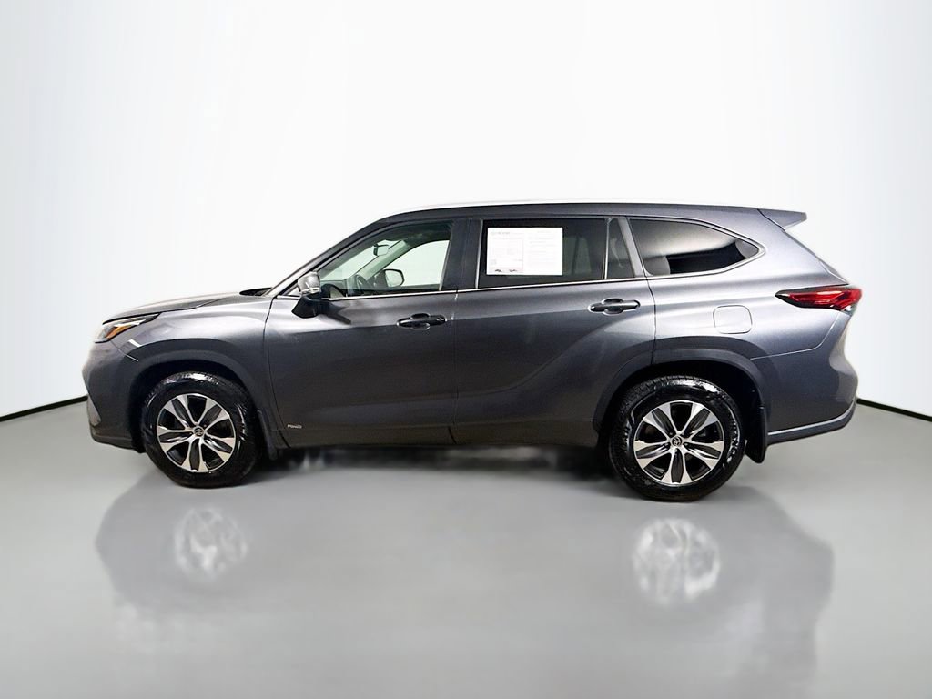 Used 2023 Toyota Highlander XLE AWD/4WD image 4