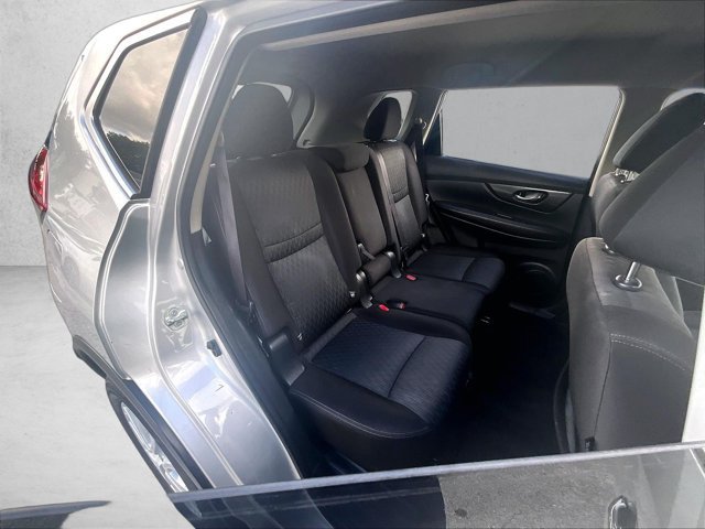 Used 2020 Nissan Rogue SV FWD image 27