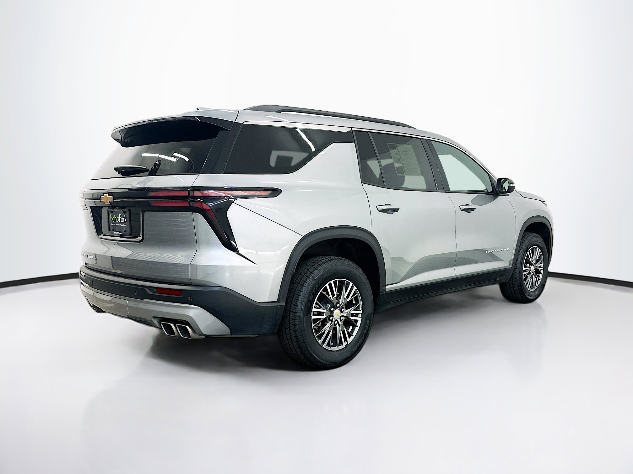 Used 2025 Chevrolet Traverse LT image 9