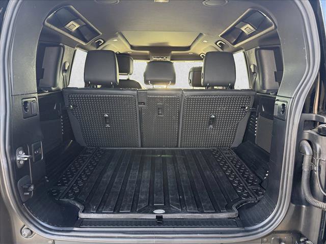 Used 2024 Land Rover Defender 110 X-Dynamic SE image 7