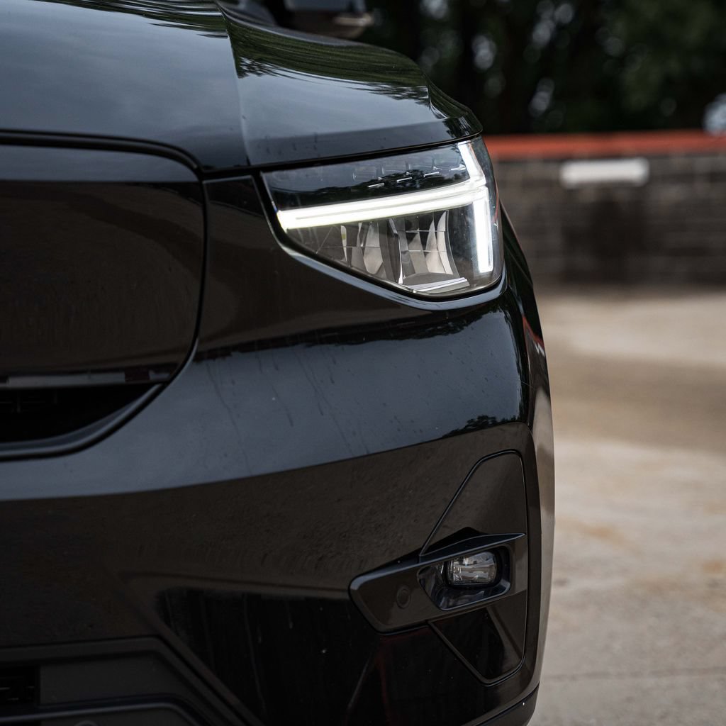 Certified 2023 Volvo C40 P8 Recharge Plus w/ Protection Package Premier AWD/4WD image 3
