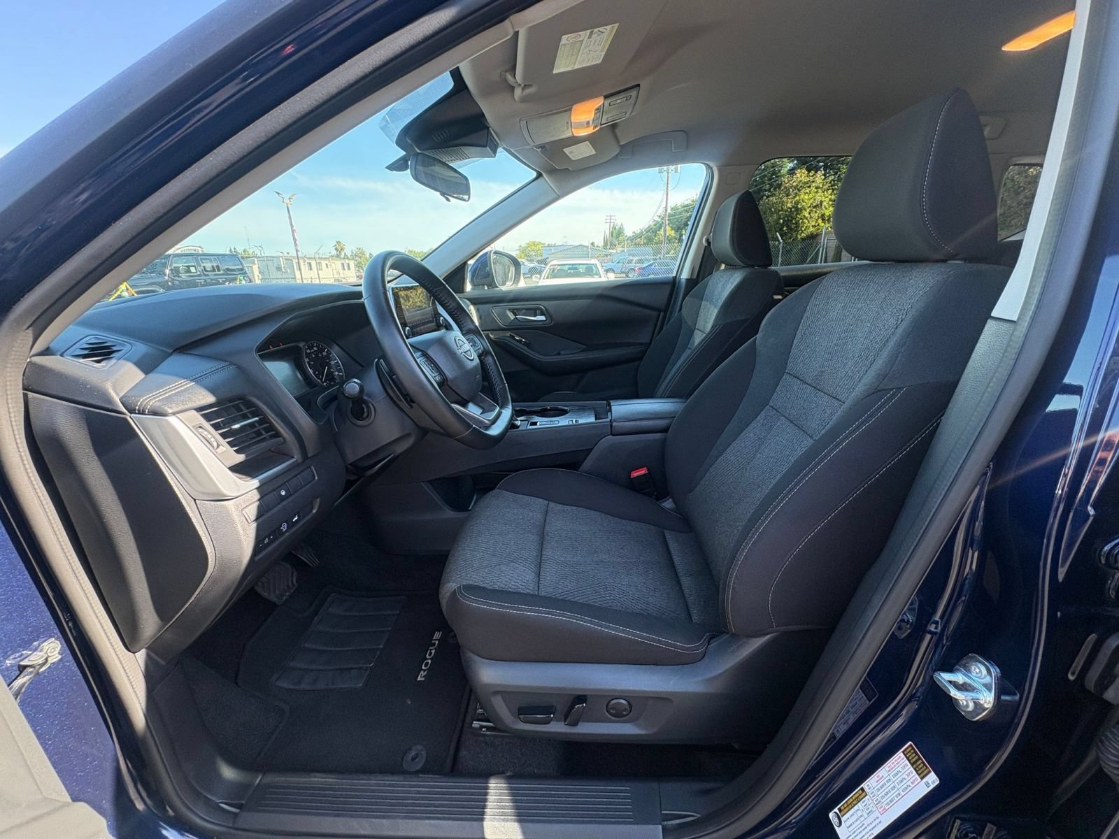 Used 2025 Nissan Rogue SV FWD image 29