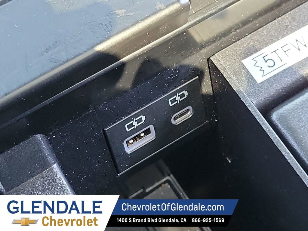 Used 2025 Toyota Tundra Limited AWD/4WD image 30