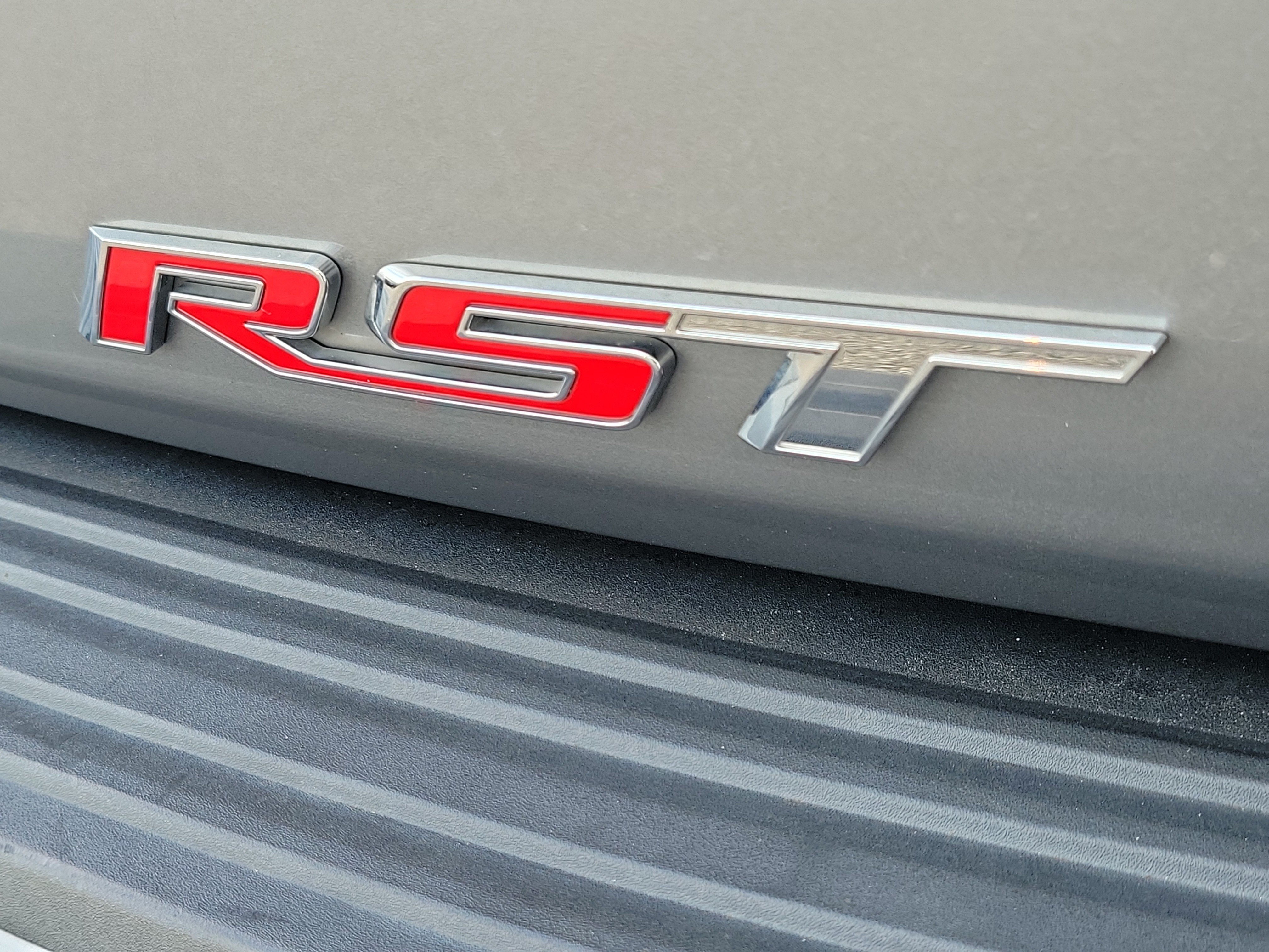 Used 2023 Chevrolet Suburban RST AWD/4WD image 8