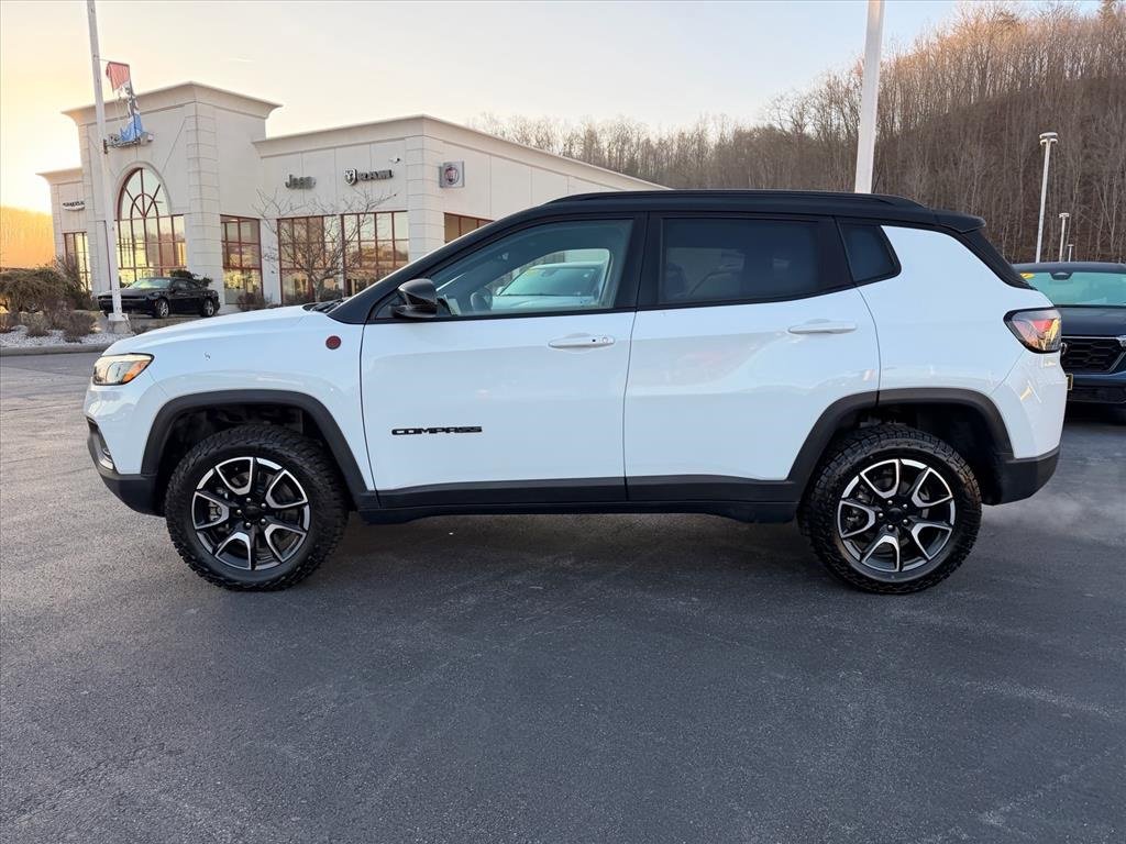 Used 2024 Jeep Compass Trailhawk w/ Trailhawk Elite Group image 8
