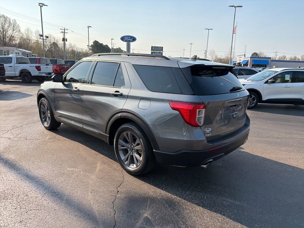 Used 2022 Ford Explorer XLT w/ Equipment Group 202A image 5