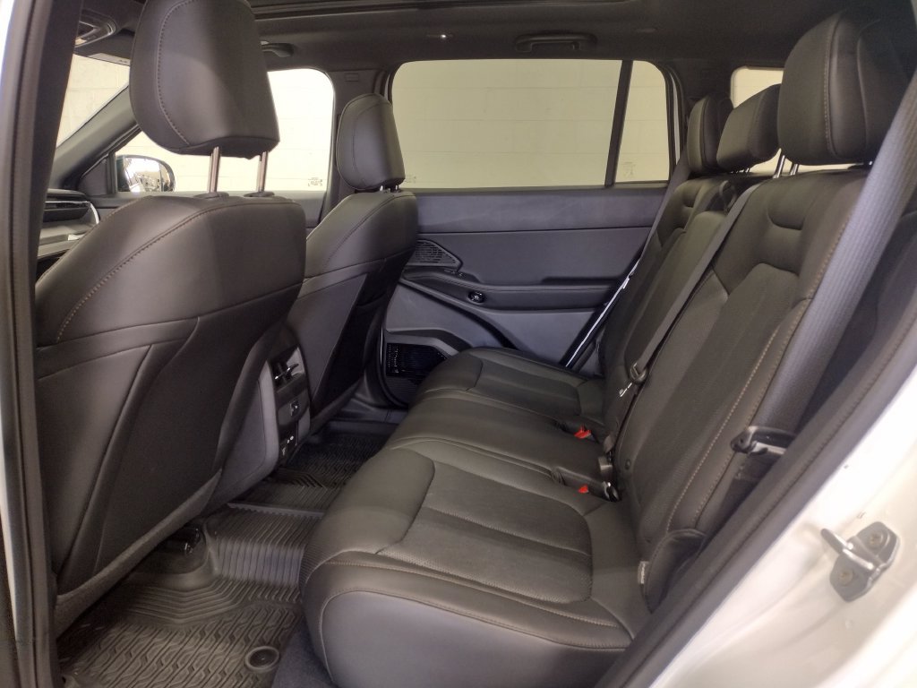 Used 2026 Jeep Cherokee Overland w/ Trailer Tow Group AWD/4WD image 30