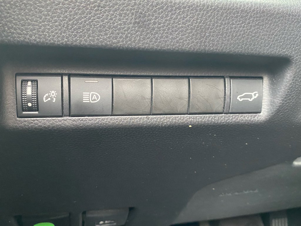 Used 2022 Toyota RAV4 XLE Premium image 23