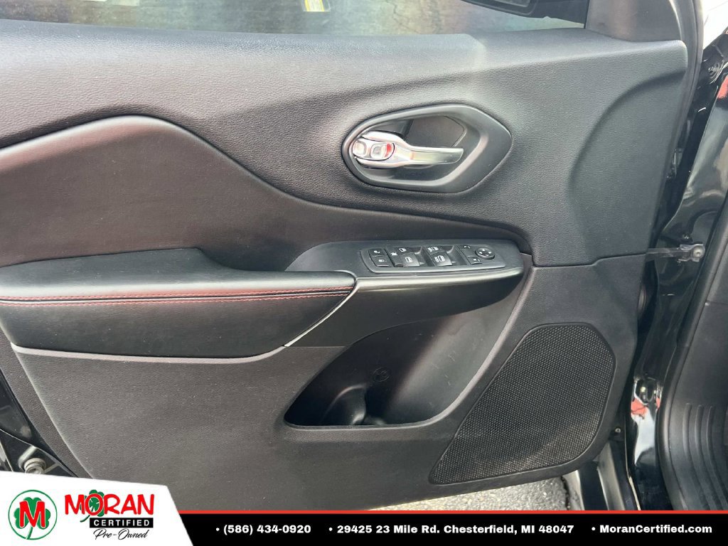 Used 2020 Jeep Cherokee Trailhawk w/ Cold Weather Group AWD/4WD image 15