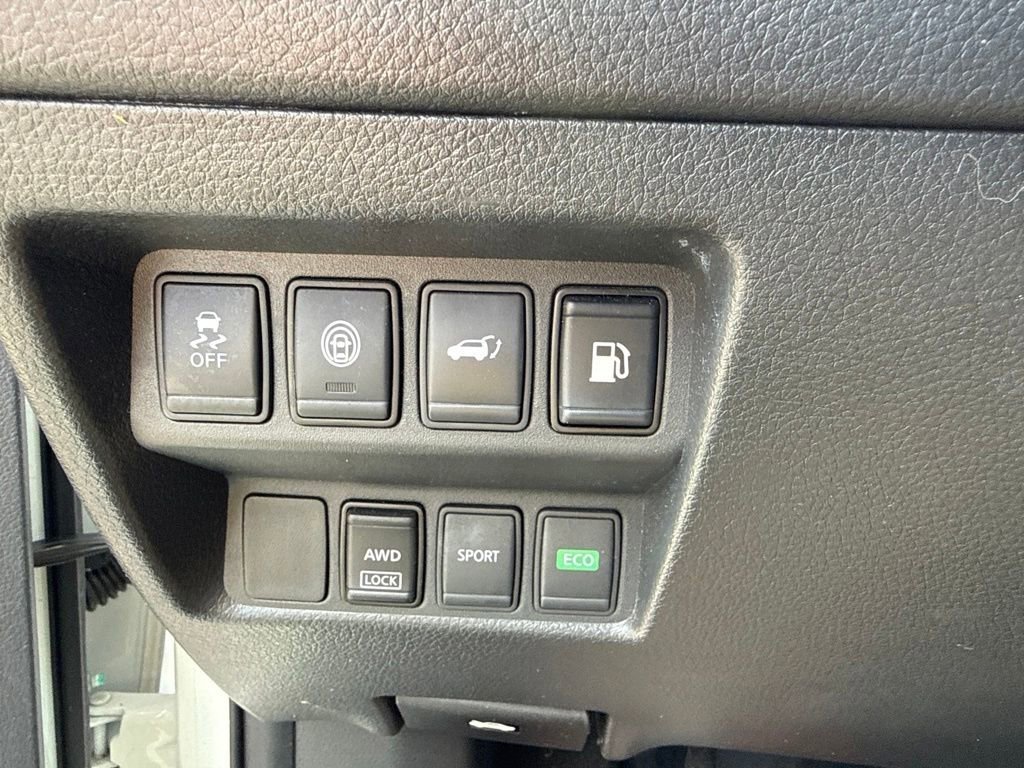 Used 2020 Nissan Rogue SV AWD/4WD image 19