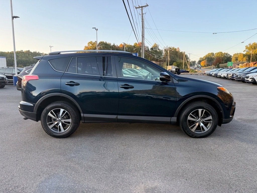 Used 2018 Toyota RAV4 XLE image 10