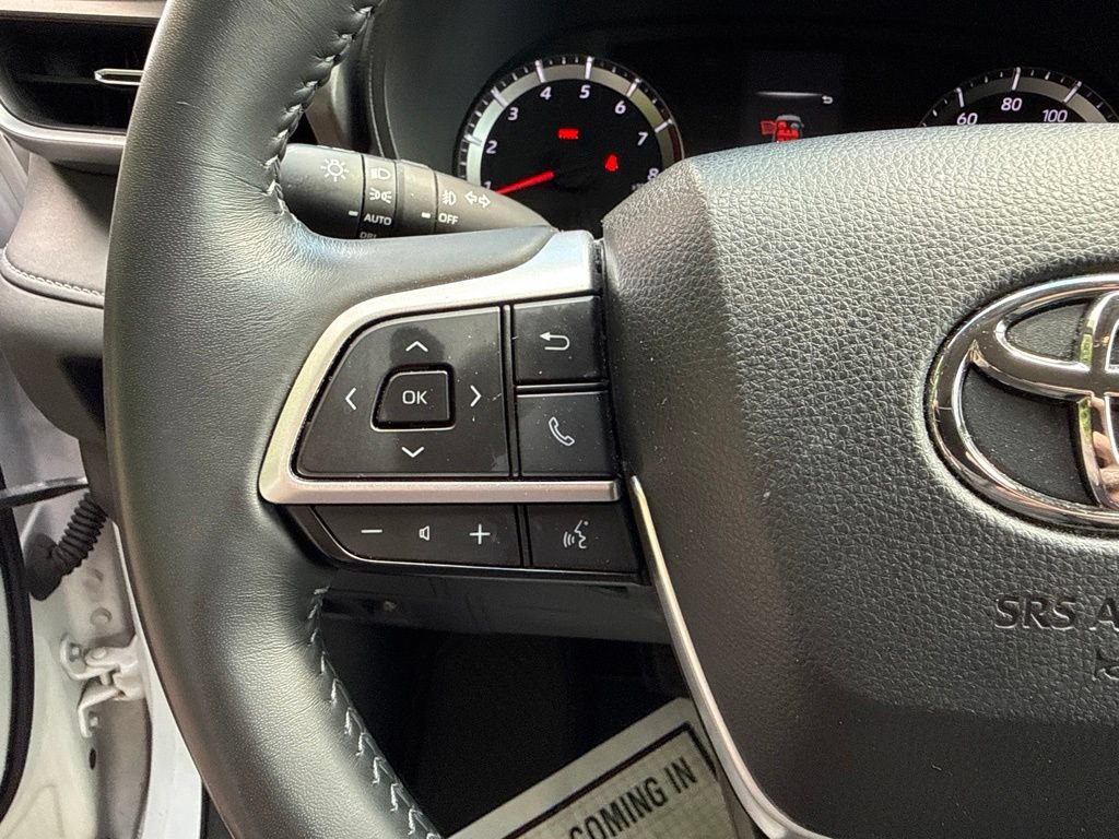 Used 2022 Toyota Highlander LE AWD/4WD image 27