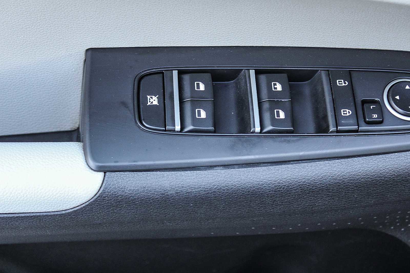 Used 2023 Kia Forte LXS w/ LXS Technology Package image 17