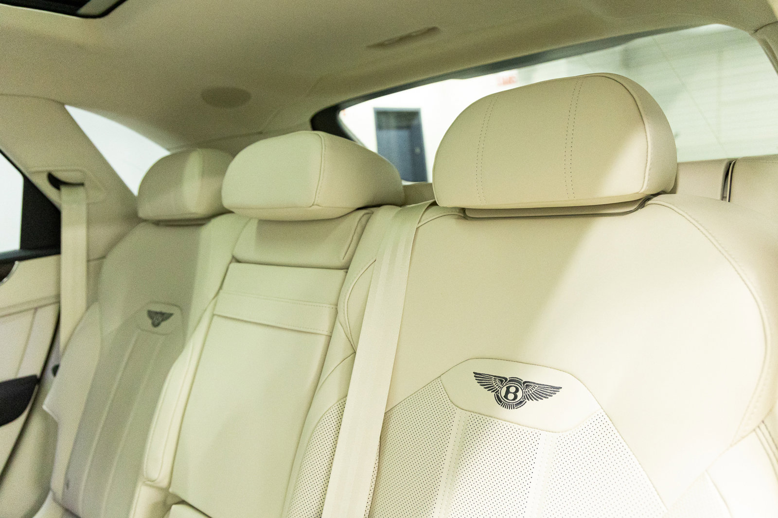 New 2026 Bentley Bentayga AWD/4WD image 42